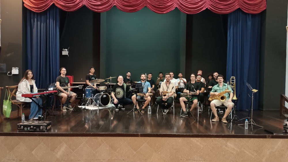 GaneshaPress's tweet photo. O processo de seleção para a EXPERIMENTAL BIG BAND, em janeiro, foi um sucesso. Agora, o projeto inicia a emocionante etapa dos ensaios no Teatro do Campus Park Unisociesc. Leia mais: https://t.co/B2CYbvUWAV
#BigBand #Jazz #SantaCatarina #Cultura https://t.co/HvN9coGiFp