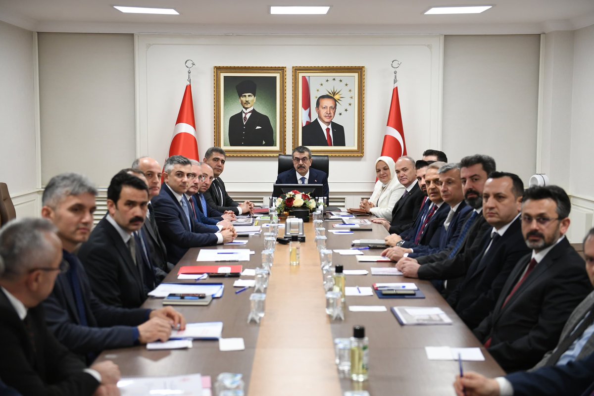 Selçuk Aslan (@valiselcukaslan) on Twitter photo Milli Eğitim Bakanımız Sayın <a href="/Yusuf__Tekin/">Yusuf Tekin</a> ülkemizin en genç vilayeti, Düzcemize teşrif etti.
Valiliğimizdeki karşılamamız ardından Sayın Bakanımız başkanlığında, Düzce İl Eğitim Değerlendirme toplantısı gerçekleştirdik.
İlimizin beklediği eğitim yatırımlarının müjdesini Milli Eğitim Bakanımız Sayın <a href="/Yusuf__Tekin/">Yusuf Tekin</a> ülkemizin en genç vilayeti, Düzcemize teşrif etti.
Valiliğimizdeki karşılamamız ardından Sayın Bakanımız başkanlığında, Düzce İl Eğitim Değerlendirme toplantısı gerçekleştirdik.
İlimizin beklediği eğitim yatırımlarının müjdesini