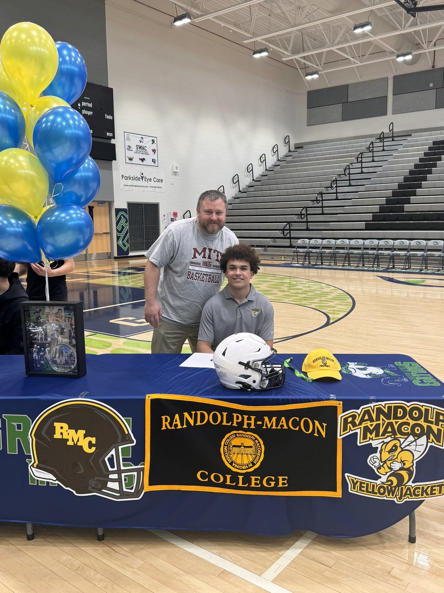 We are excited to see these three gentlemen play at the next level. Congrats fellas. @gavinjones0 @official_SS21 @Rhoen_Breen