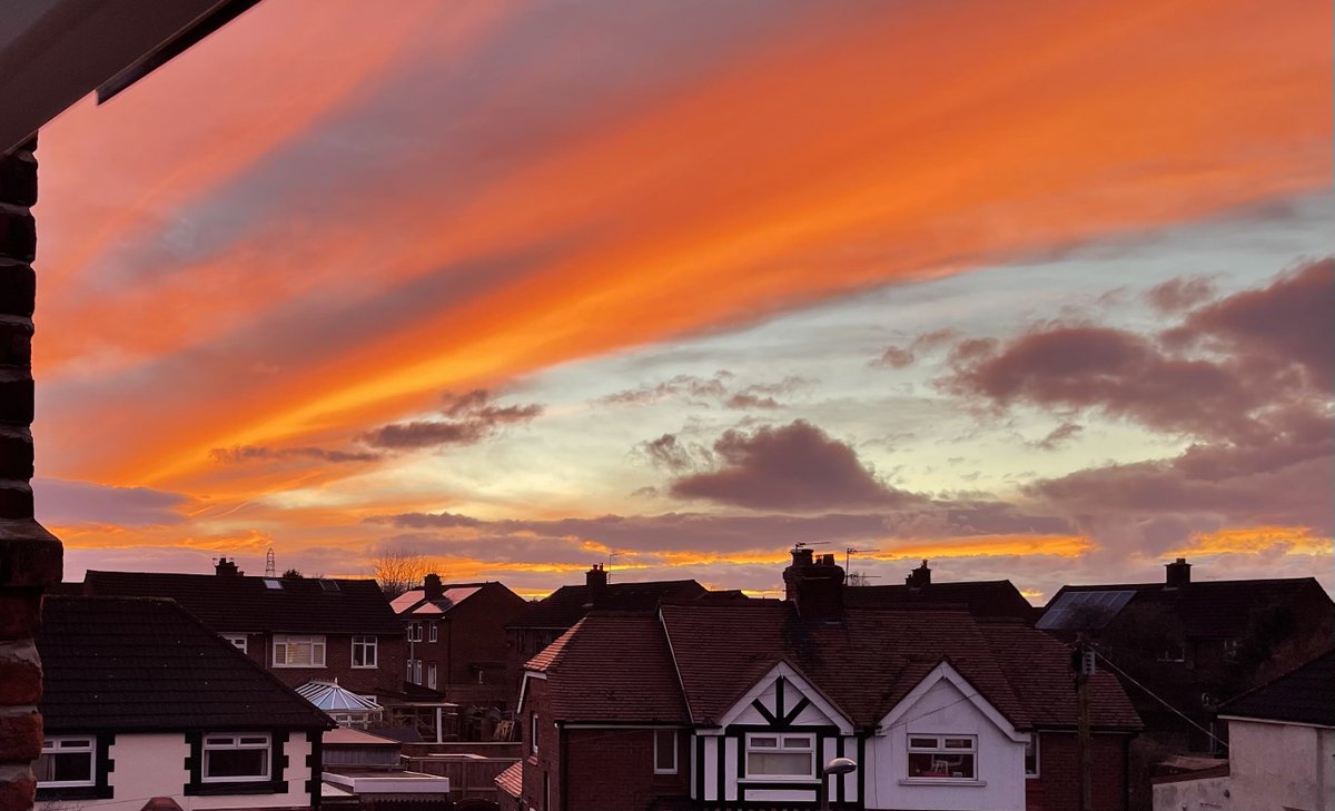 Tonight’s view from the loft studio, Spring is on its way🌤️ #sunsets #sunset_pics #spring2024☀️ #nofilterneeded
