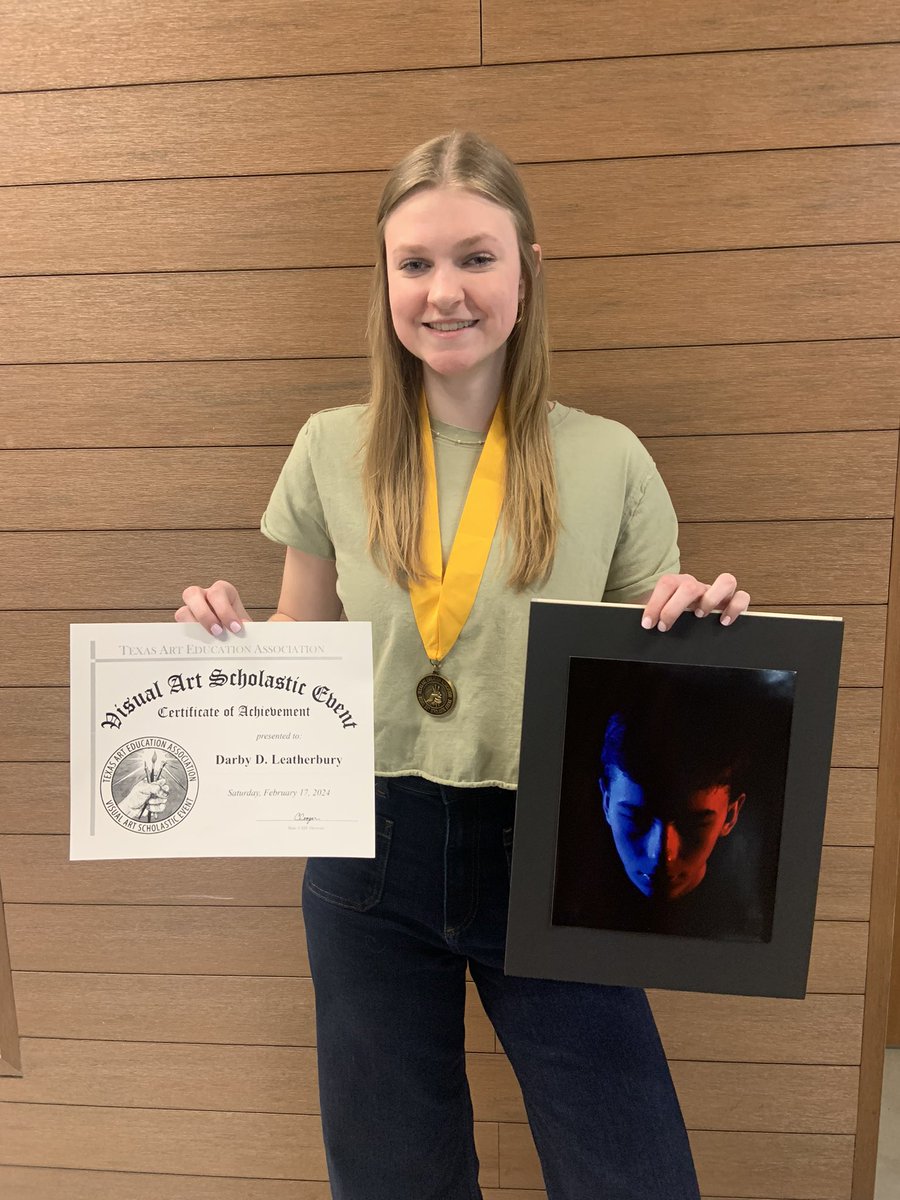 Big congrats to Darby! This weekend, she competed in the VASE regional art competition. Darby earned a 4 and qualified for Area. Round of applause for Darby and all of the AH art students who competed in VASE! <a href="/AHISD/">Alamo Heights ISD</a> <a href="/AHHSmules/">AHHS Mules</a>
