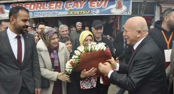 akgnclikoltu's tweet photo. Ne Güzelsin Oltu 🤍

 Bugün yaptığımız seçim koordinasyon merkezimizin açılışına yoğun ilgiden dolayı tüm hemşerilerimize teşekkür ederiz https://t.co/Peuikyzjgg