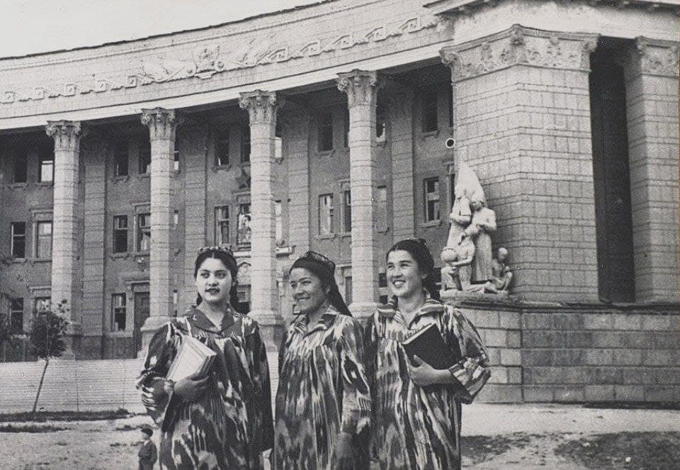 Taşkent Devlet Üniversitesi öğrencileri, 1945.