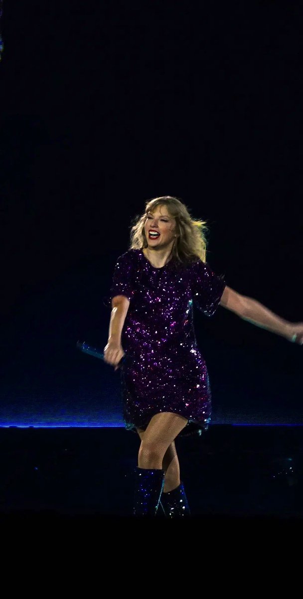 hourlyswift's tweet image. happy baby💜