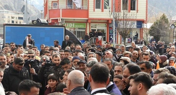 akgnclikoltu's tweet photo. Ne Güzelsin Oltu 🤍

 Bugün yaptığımız seçim koordinasyon merkezimizin açılışına yoğun ilgiden dolayı tüm hemşerilerimize teşekkür ederiz https://t.co/Peuikyzjgg