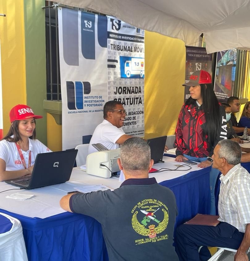 SENIAT_Oficial's tweet photo. Funcionarios del Sector de Tributos Internos Cagua, estado Aragua, participaron en una jornada a cielo abierto denominada Tribunal Móvil, en donde atendieron con emisión de #RIF y declaración de #ISLR a 88 contribuyentes en la entidad. #JuntosSumamosAlDesarrollo https://t.co/1tO86JM1cd