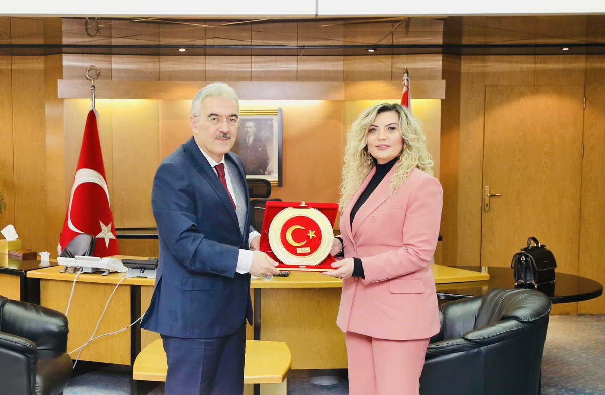 Vali Emniyet Genel Müdürü değerli hemşehrimiz Erol Ayyıldız beyefendiyi makamında ziyaret ettik.Nazik misafirperverliği için kendisine çok teşekkür ederiz.