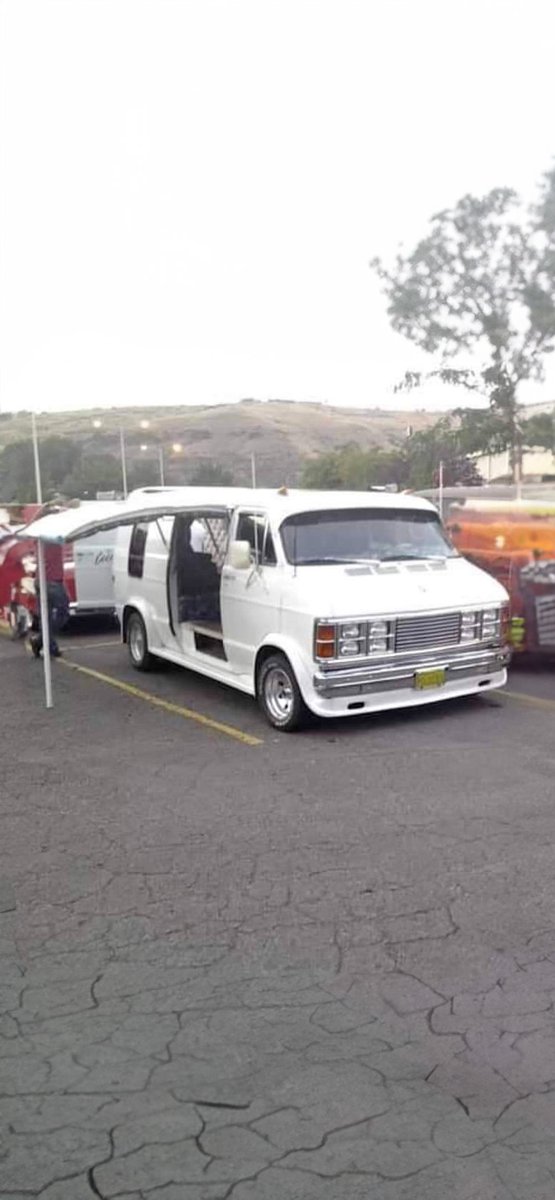 1981 Dodge B250 Custom Van - $13,500 - Yakima, WA

facebook.com/marketplace/it…

#1981Dodge #dodgeb250 #dodgevan #customvan #vanforsale #yakimawa #zebruken