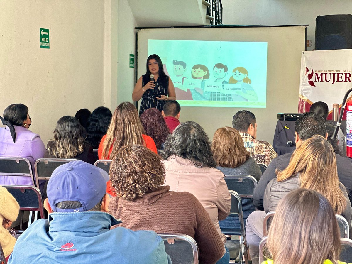 En su compromiso con la construcción de una sociedad más justa e igualitaria, el IEEPO, a través de la Dir. de Evaluación, realizó la plática “Educar para la Igualdad de Género”, impartida por la Directora del <a href="/IMMOax/">Instituto Municipal de la Mujer</a> Brenda Elizabeth Domínguez.
<a href="/EMILIOMONTEROP/">Emilio Montero Pérez</a> #DíaNaranja