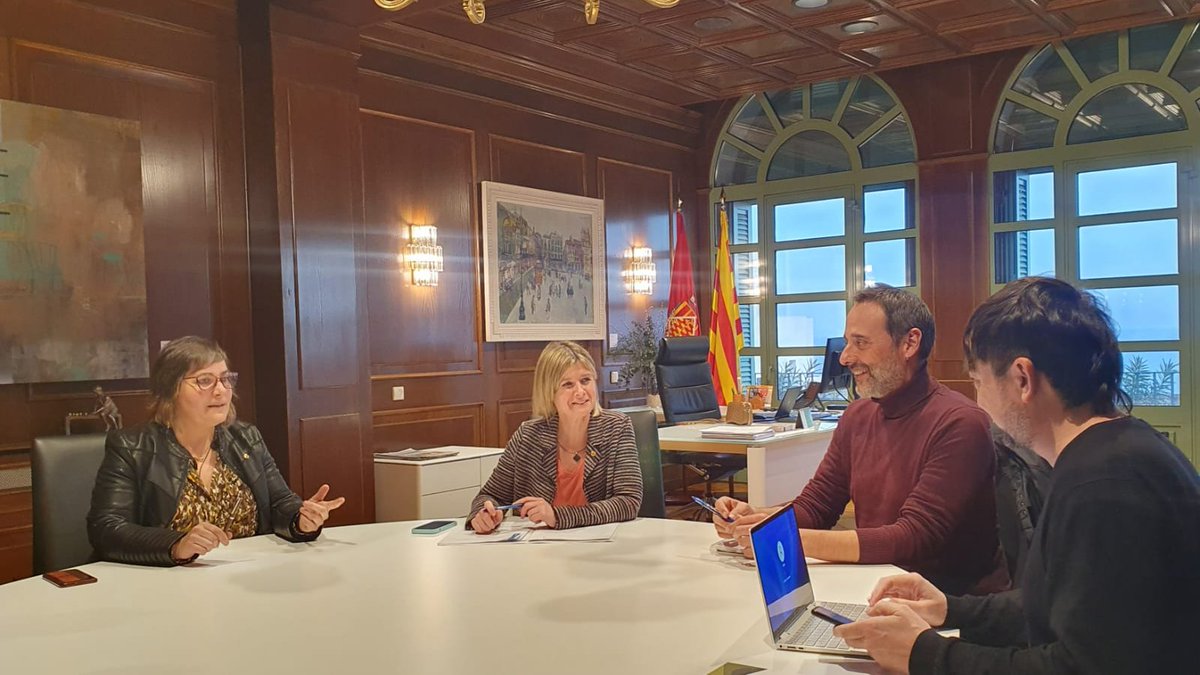La nova Junta d'@arcaruralcat inicia la ronda de trobades amb les Diputacions amb la Presidenta de la @Dipta_cat, la Sra.Noemí Llauradó, i amb la diputada de #TransicióEcològica, @carmeferrerc. ➡️ Amb Sergi Méndez i @alpuigvert #AgendaRuralCat #FuturCompartit #EMC2030 #FEMPA