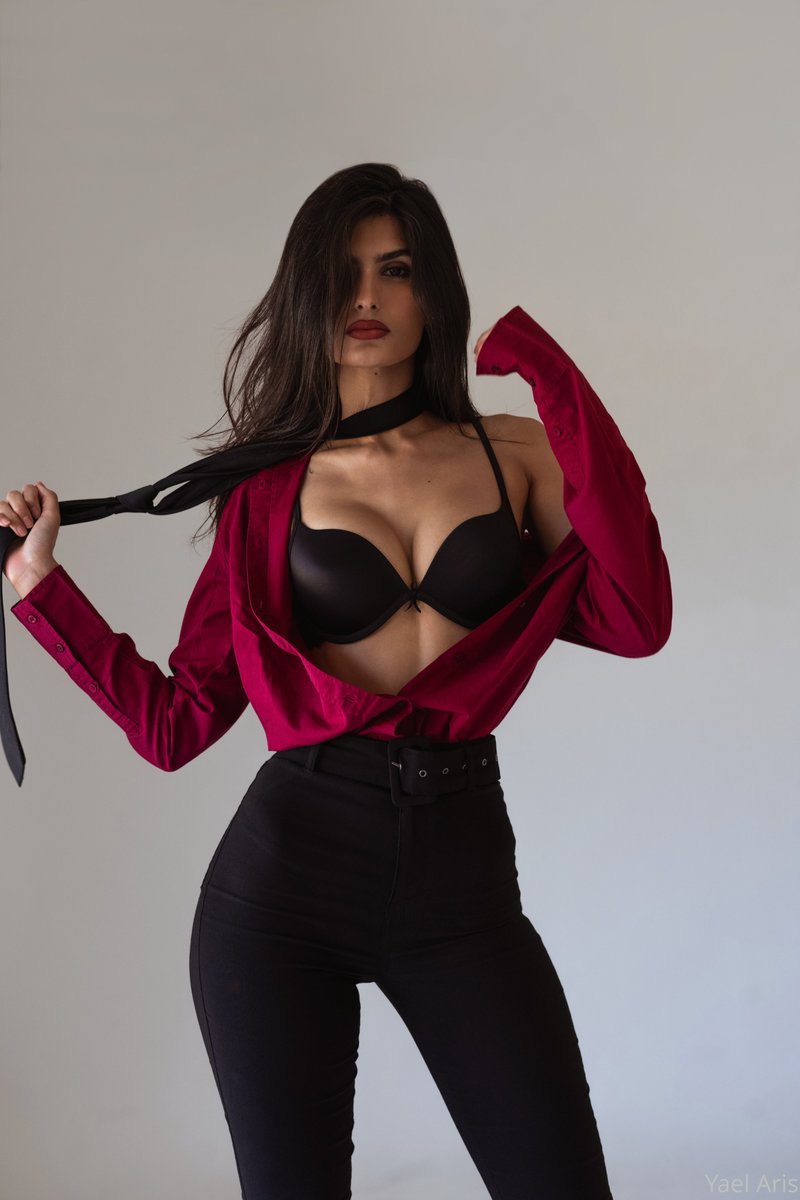 A goddess looking for her prince☺️could it be you?