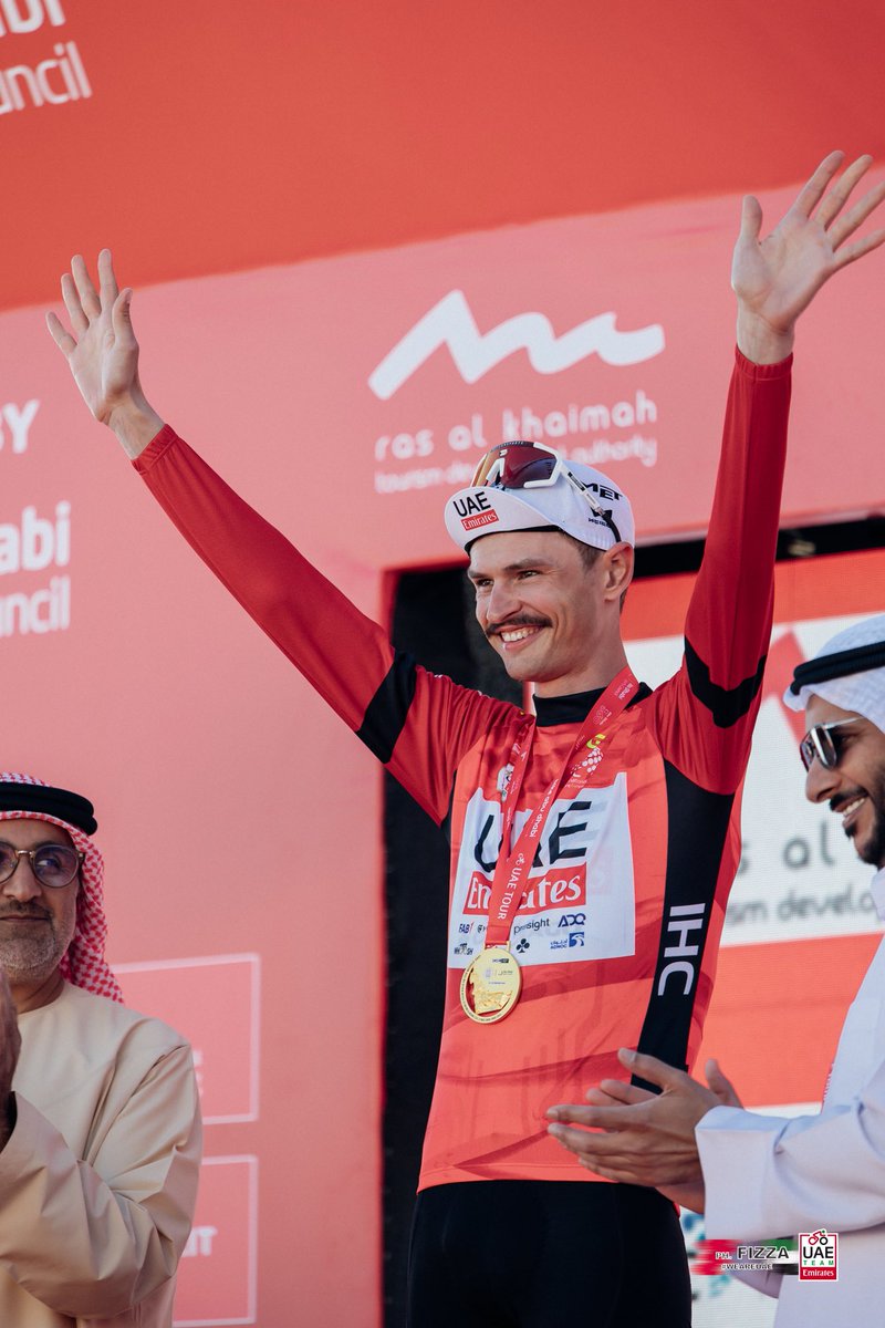TeamEmiratesUAE's tweet image. 🔴 Vine new leader of #UAETour 🇦🇪 on Jebel Jais. 

🗣️ @JayVine3 : “It’s incredible that I’m here on my first race of the year and already in a leader’s jersey. Hopefully we can defend it for the team.”

Full report: uaeteamemirates.com/vine-new-leade…

#UAETeamEmirates #WeAreUAE