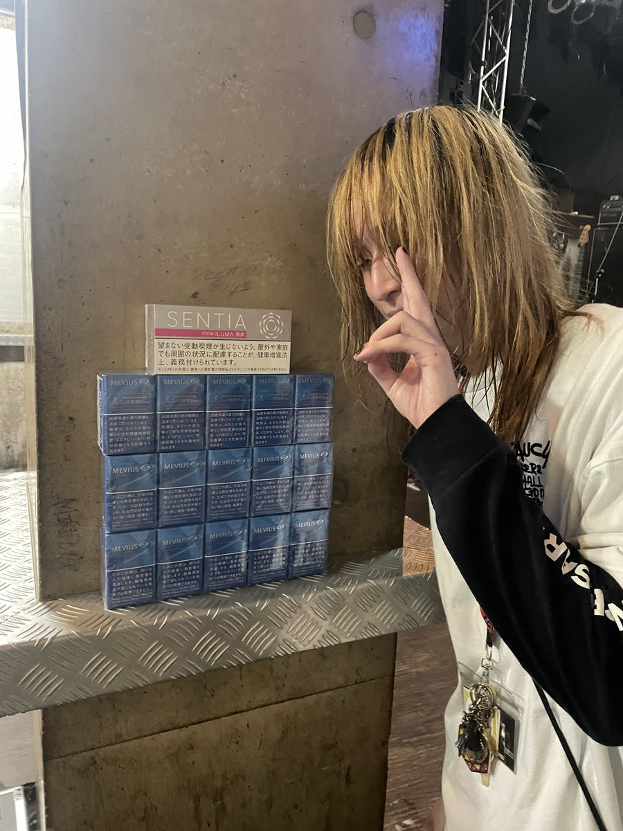 suuumelo520's tweet photo. そして遅くなったけどやなぎお誕生日おめでとう🎂🎉
色々考えた結果、やっぱ責務果たすという意味でこれしかないなってなったんですよ。これからもやなぎゃである限りやなぎの代わりにたばこ税を収める女でいます🫶なんとか2月中に渡せてよかった(笑)
渡しといてなんやけどたばこ吸いすぎんなよ https://t.co/Z4laH7tJTy