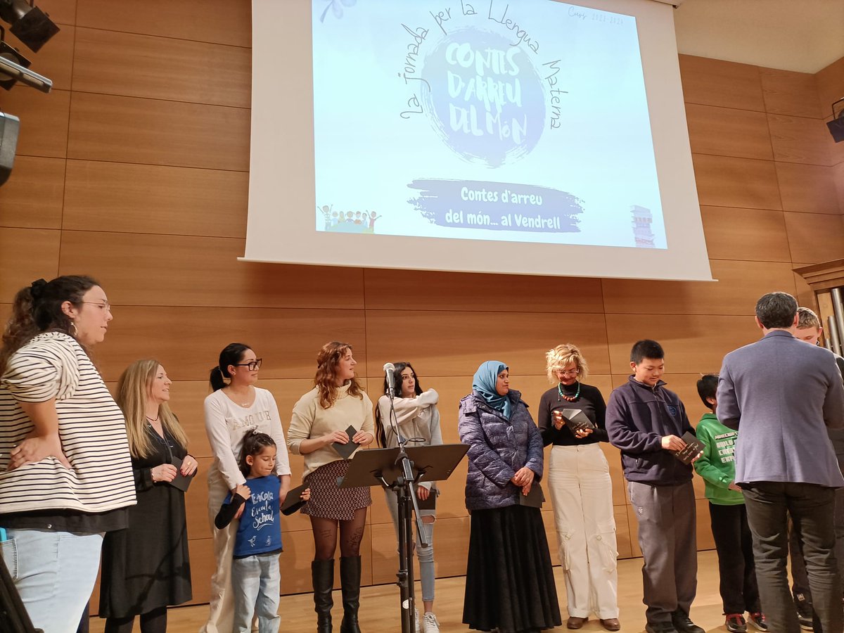 Ha estat un plaer poder escoltar contes de tants països diferents i la gran varietat de llengües diverses que hi ha al Vendrell.

Moltes felicitats a tots els participants!

#AnyGuimerà #EstimemLaCultura #museusdelvendrell #elV #ÀngelGuimerà