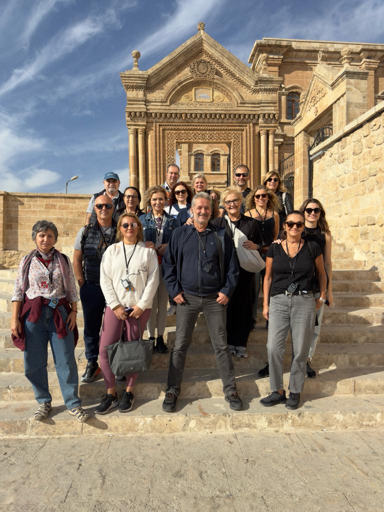 Rehber camiası olarak buruğuz, kırgınız, üzgünüz, öfkeliyiz, kazanılmış haklarımızı kaybetmemek için direnişteyiz. 
#DünyaRehberlerGünü #RehbersizTurOlmaz <a href="/rte/">RTÉ</a> <a href="/tcbestepe/">T.C. Cumhurbaşkanlığı</a> <a href="/TCKulturTurizm/">T.C. Kültür ve Turizm Bakanlığı</a> <a href="/HuseyinYayman/">Hüseyin Yayman🇹🇷</a> <a href="/TBMMresmi/">TBMM</a> <a href="/TBMMGenelKurulu/">TBMM Genel Kurulu</a> #21şubatdünyarehberlergünü