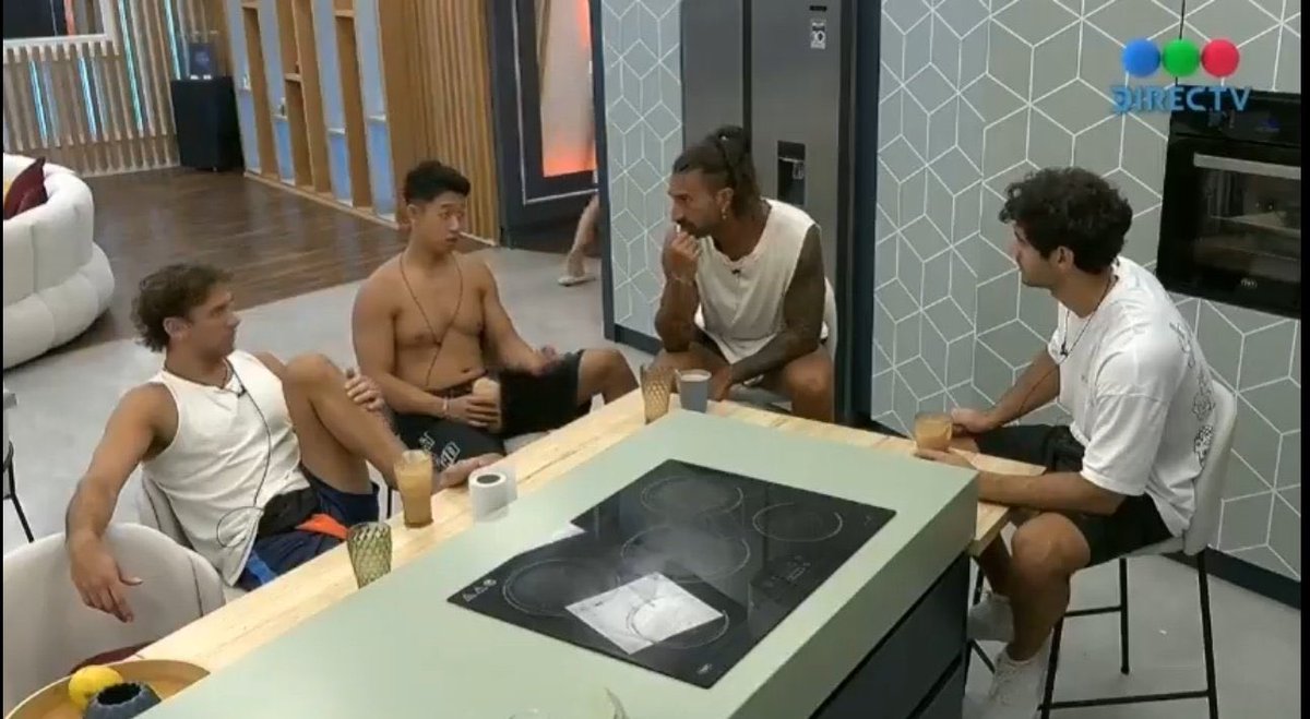 Ya desarmamos a las superpoderosas 
Ya perdimos a 2 furiosas 
Y sacamos a la onlyfanera y al cuero viejo 

AHORA ESTE GRUPO SE TIENE QUE DISOLVER 

Hay que ir por LISANDRO O NICOLÁS 

#GranHermano
