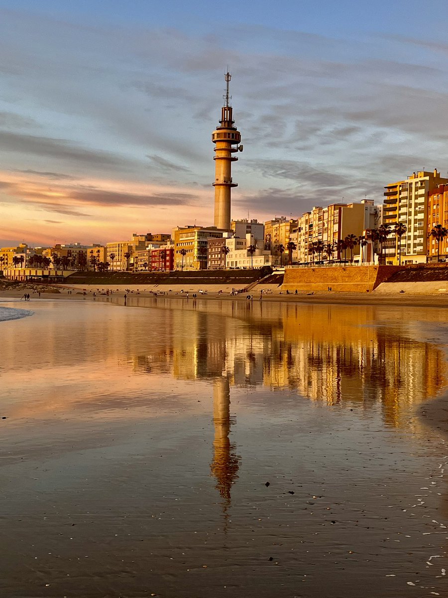 Cádiz se pinta hoy sola 😍