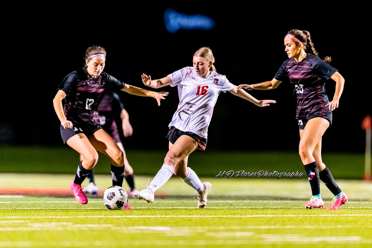 The Lady Dawgs with the win at Burger Stadium vs Austin High. Final 3-0 Dawgs!!!⚽️🐾 @BowieLadyDawgs @AISDBowie @var_austin