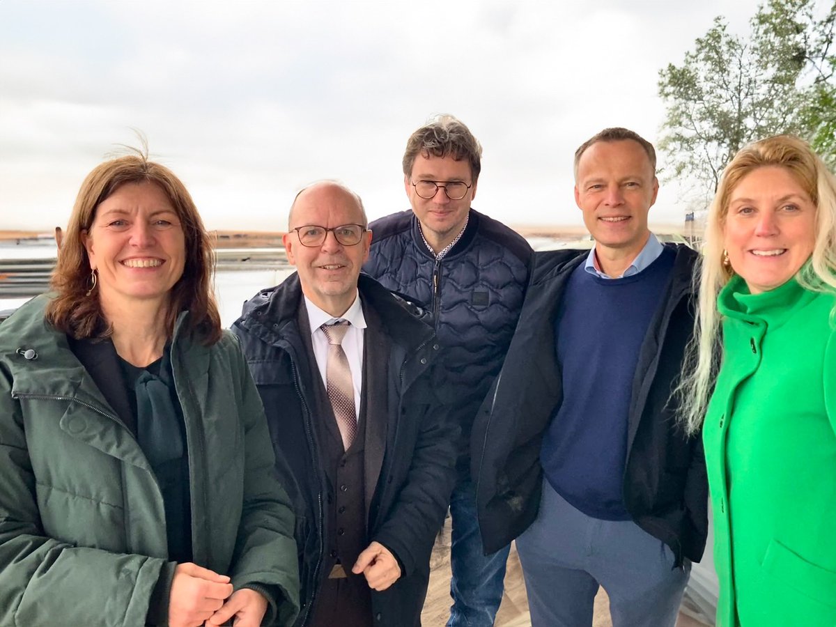 Waardevol bezoek gehad in <a href="/gemeentealtena/">Gemeente Altena</a> van de directeur Woningbouw <a href="/MinBZK/">Ministerie van BZK</a> naar aanleiding van de subsidie StartBouwImpuls. 
Samen met @HanJetten en Anja Verdaasdonk van de corporaties en <a href="/Brabant/">Provincie Noord-Brabant</a> gesproken over de uitdagingen van een middelgrote plattelandsgemeente