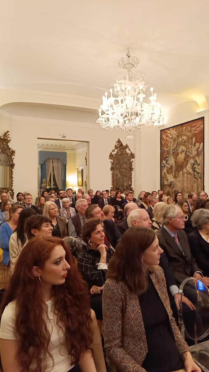 Amb @InigoLND opens “Byron 200”, a luanch event for Lord Byron’s bicentenary year. Lord Byron was instrumental in creating a bond between 🇮🇹 and 🇬🇧 literary worlds and influencing the British perception of Italy. He was an icon of Romanticism and a fascinating figure.
