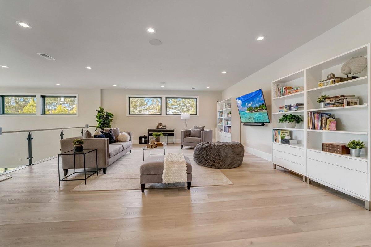 GlassHouseRE's tweet photo. 🏡 Which Room is your Favorite?  Swipe through to the end to see my personal favorite - the prep kitchen! https://t.co/MJVpIRp7rt