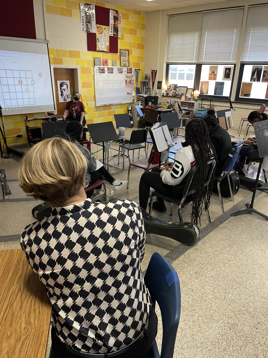 CTruittEdu's tweet image. I had a fantastic time visiting Brown Summit Middle and The Academy at Lincoln in @GCSchoolsNC this morning. Every student I met today was incredibly engaged, thoughtful and articulate. Principals Kimberly Jones-Goods and Chaundra Rogers are doing remarkable work! A special thank…