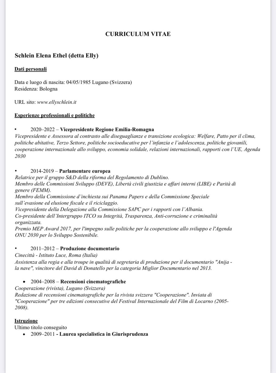 fratotolo2's tweet photo. Probabilmente #EllySchlein si è messa a ridere dopo quel #VaiALavorare della pensionata di Cagliari perché si è ricordata della sua carriera professionale. 

Prima di essere eletta al Parlamento europeo nel 2014 ed essere inserita nella lista degli “alleati affidabili” di Soros in Europea, la italo-svizzera-americana figlia di accademici faceva recensioni cinematografiche e poi è stata segretaria di produzione per un documentario.

Non ha inserito una cosa nel curriculum: volontaria per la campagna elettorale di Obama.