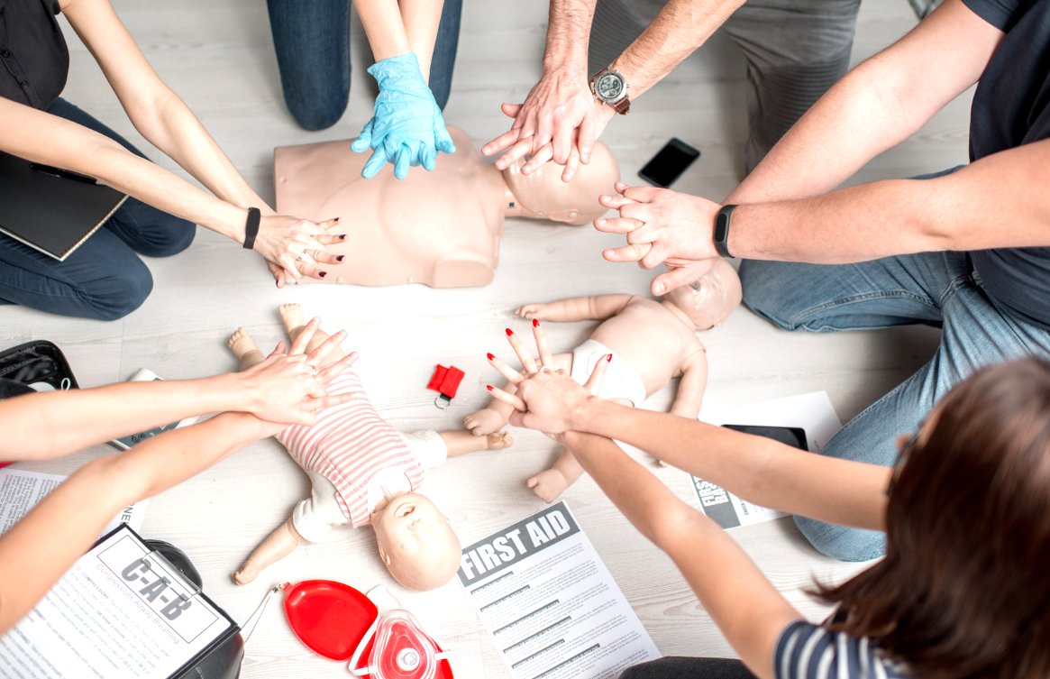 awaterfield1111's tweet photo. Part of an amazing team of instructors today to certify 50 grade 8 students CPR! Next week, these kids are turning it around, volunteering and teaching a non-cert CPR to the grade 4’s. #CPR #payitforward #KnowledgeIsPower #firstaid #RedCross #lifeguardforlife #Emsland https://t.co/Ea4eTJsFxi