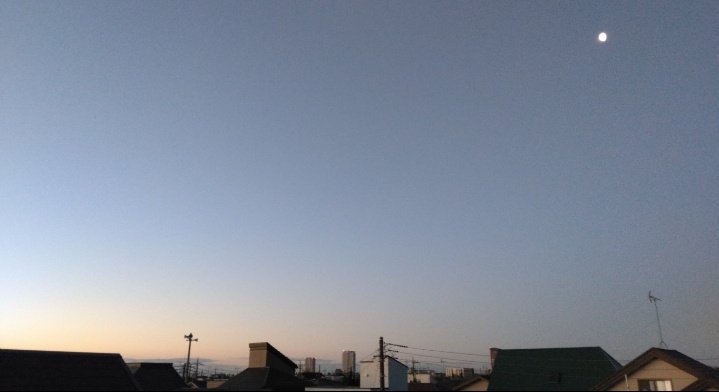 m6bCHkTCoGyWX6's tweet image. 猫の日！
今朝も雨なので
過去の写真を探してみたけど
2月後半はだいたい晴れの日ばかり
今年は色々狂ってるなぁ
写真は2年前の今日の空
 #カコソラ
 #2022年2月22日