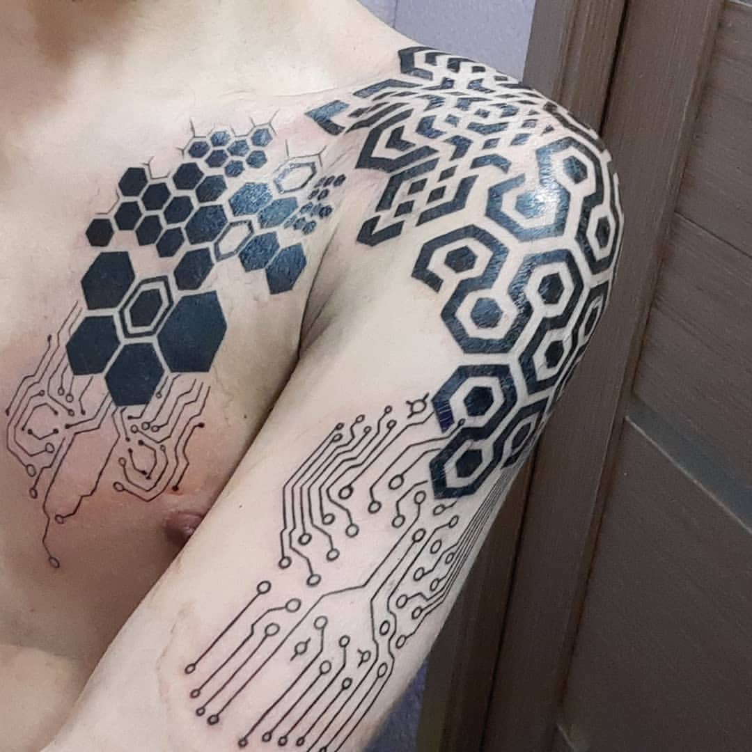 y0_n4s's tweet image. Circuit skin. Unknown artist. #wearetherobots #robottattoo #robotboy