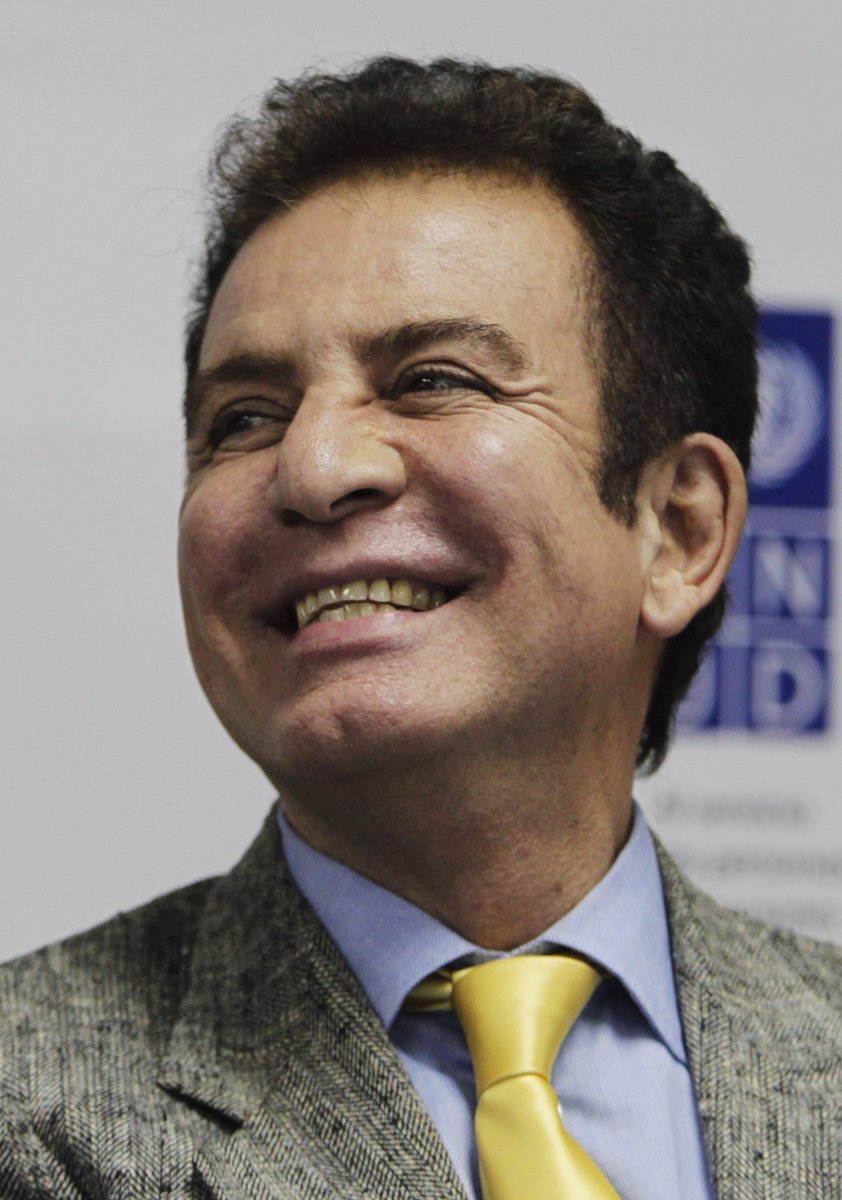 Puede ser loco, bipolar, carácter feo y a veces desagradable...

Pero es el único político importante intachable en este país, con cero actos de corrupción a sus espaldas, y que siempre hablo con la verdad.

¿Alguien más que pueda ser presidente en este pais aparte de el?