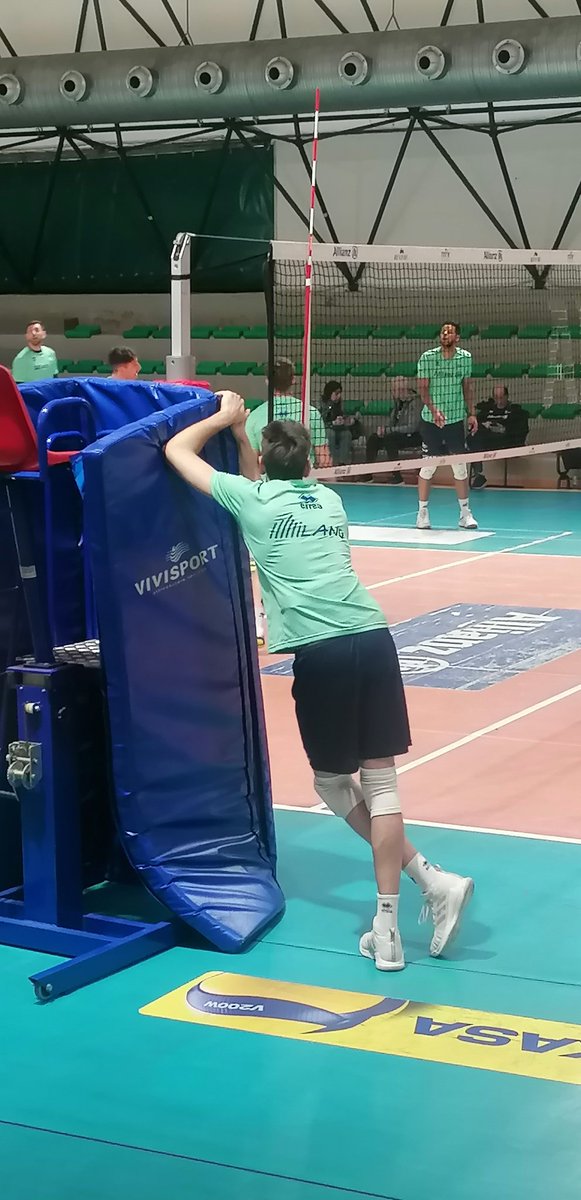 ciukolotta's tweet photo. Allenamenti #powervolley! Divertimento e lavoro #agustinloser #yukiishikawa #ferrereggers #osnielmergarejo #robertopiazza #petardirlic etc... https://t.co/aQxtYTjrNo