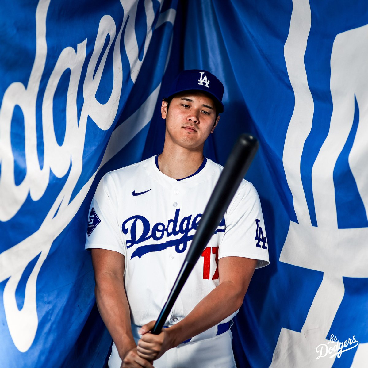 LosDodgers's tweet photo. Shohei vestido de azul. #DíadeFoto https://t.co/rl33Ssy7gi