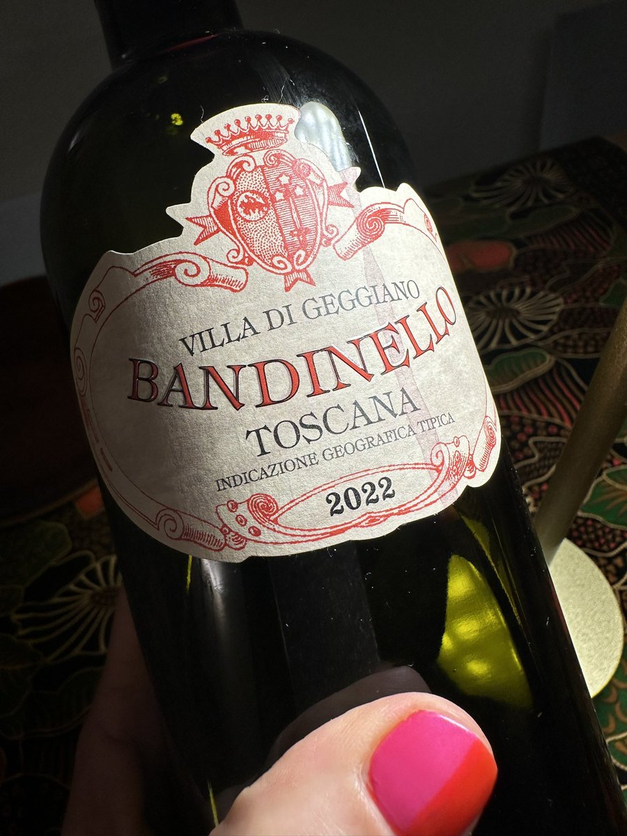 Je ne vous ai pas montré ce que nous avons bu hier soir mais ce soir c’est le vin qui me fait sentir à la maison même quand je ne suis pas à la maison ♥️🍷

#Stasera con #VillaDiGeggiano #Bandinello #ChiantiLife #winelover