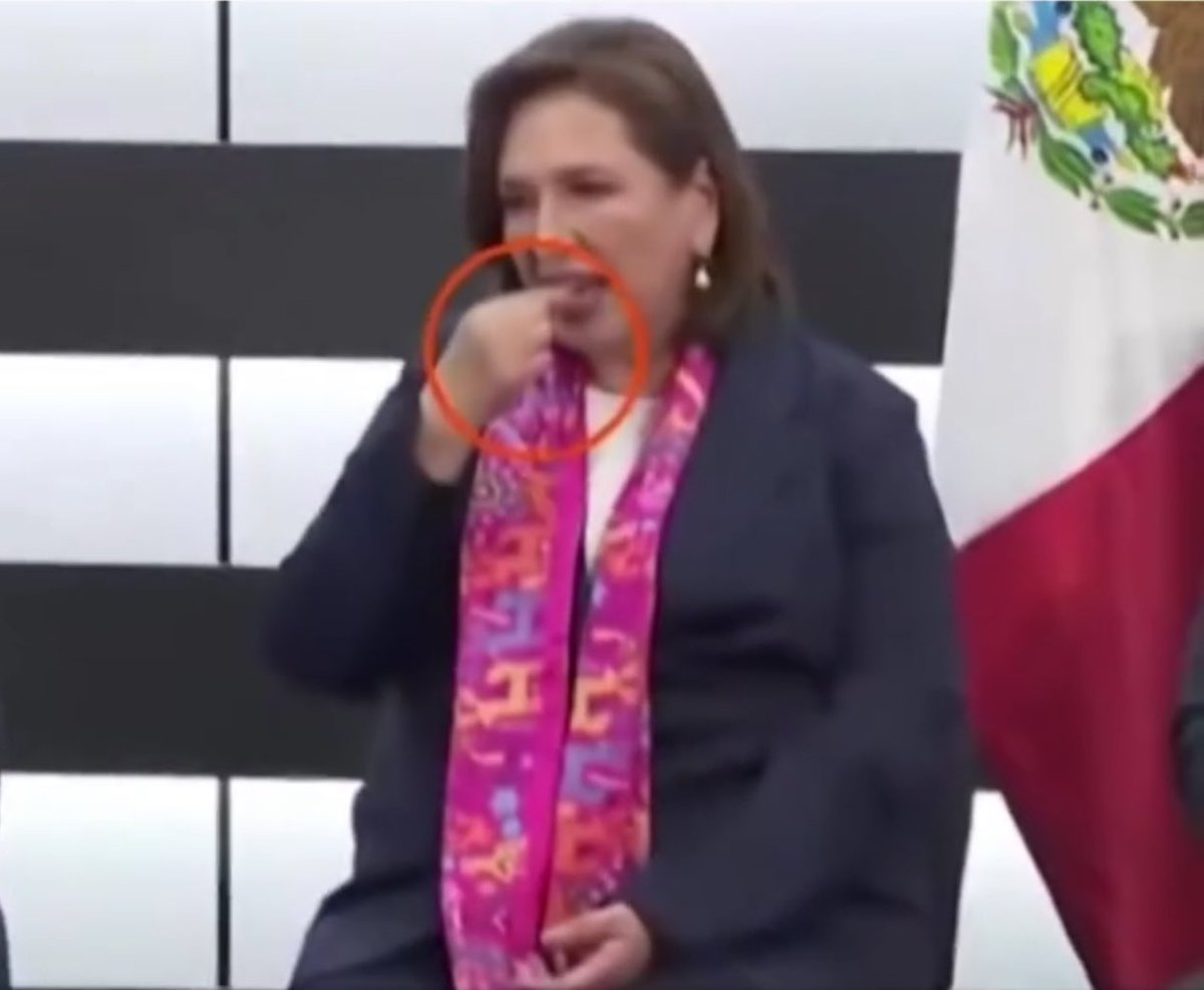 isakzon's tweet photo. @Xochitl2024 Desde hoy eres #ladypuerca #ChicleGate no puedes dejar de humillarte @EmilioVallejoRL que opinas de las marranadas de tu pseudo presidenta #wtf https://t.co/G3hgP258xS