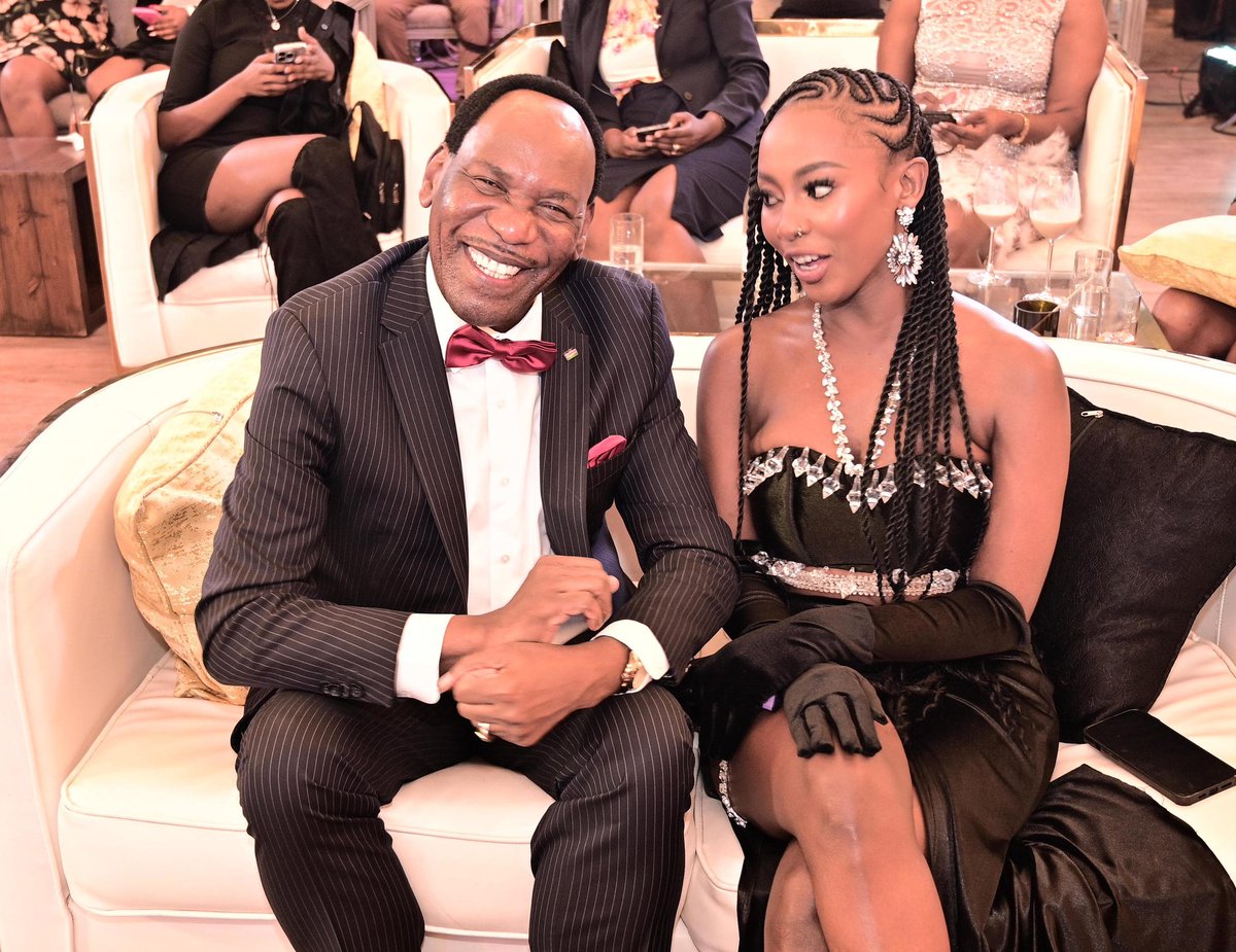 EzekielMutua's tweet photo. My new mentee Sylvia Saru of "Kaskie Vibaya" now sings "Kaskie Vizuri." We appreciate and celebrate our creatives who appreciate the power of music and the efforts we are making to promote music as a vehicle for promoting moral values and development. https://t.co/YxQXErhsdi