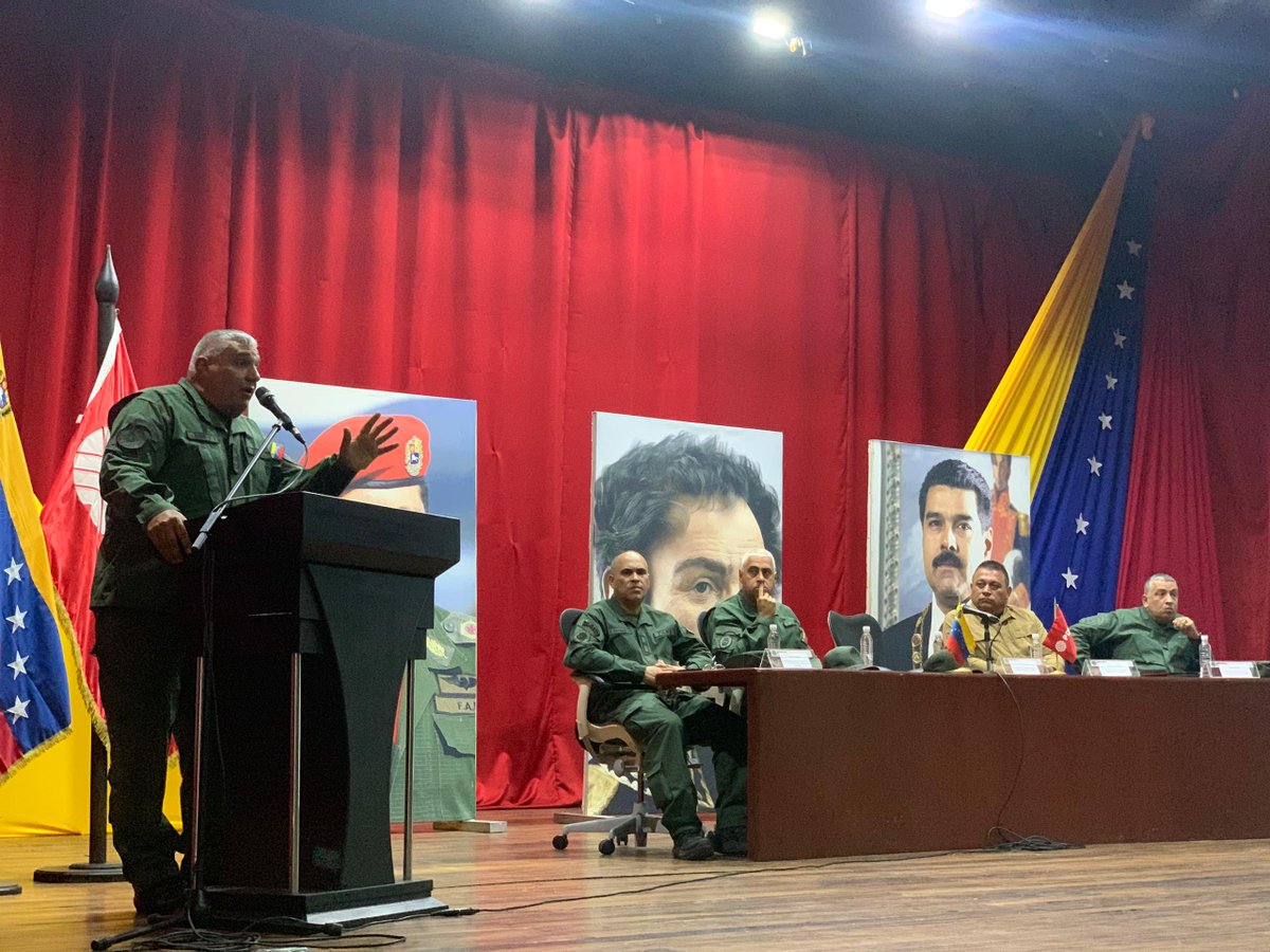 REDI_llanos03's tweet photo. 📸|| El MG. Lenín Ramírez, Cmdte #REDILL, en compañía del Lic. Rafael Paredes, Alcalde del municipio Barinas, en perfecta unión Cívico-Militar, impartió Clase de Liderazgo y mensaje institucional, al personal de Milicianos pertenecientes a la ADI 322 Santa Inés.
#IntegrarEsVencer https://t.co/IqZROEkeKs