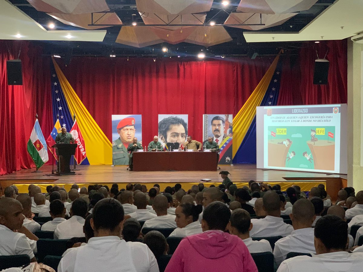REDI_llanos03's tweet photo. 📸|| El MG. Lenín Ramírez, Cmdte #REDILL, en compañía del Lic. Rafael Paredes, Alcalde del municipio Barinas, en perfecta unión Cívico-Militar, impartió Clase de Liderazgo y mensaje institucional, al personal de Milicianos pertenecientes a la ADI 322 Santa Inés.
#IntegrarEsVencer https://t.co/IqZROEkeKs