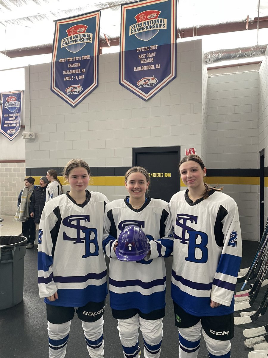 Shawsheen/Bedford with big win to close out the regular season.  Beating Gloucester 3-2. 
The girls finish the year 13-6 setting a new record for wins. 
Scoring by:
Babington 🚨🍎
Lorusso 🚨🍎
Sobol 🚨🍎
Savage 🍎
Hard Hat goes to the line of Babington-Lorusso-Sobol