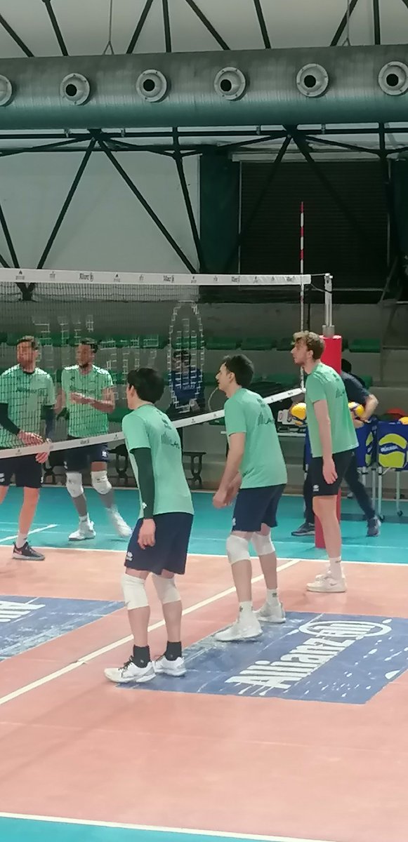 ciukolotta's tweet photo. Allenamenti #powervolley! Ma quanto urlano ๐คฃ #agustinloser #yukiishikawa #ferrereggers #osnielmergarejo #robertopiazza #petardirlic etc... https://t.co/FIdxNZyWNE