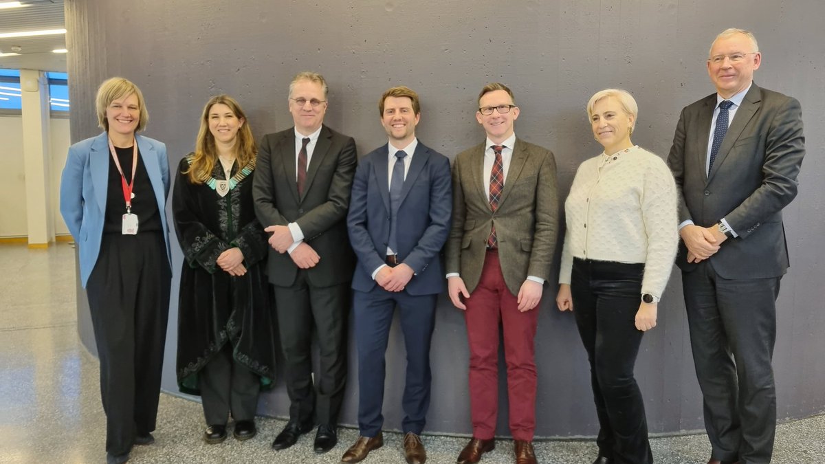 One week ago I defended my PhD ✅️🐫

Thanks for making my day a great one <a href="/TimMeye85834325/">Tim Meyer</a> and <a href="/EamonnDelahunt/">Eamonn Delahunt</a>.

Links to thesis, trial lecture and PhD defense below for anyone interested.