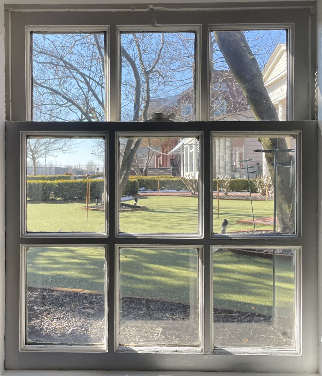 NRturf_93's tweet image. St. Martin’s artificial putting green- tucked in to shaded corner between the clubhouse and connected Squash facility