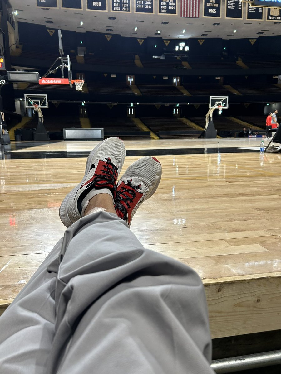 mayorofmilledge's tweet photo. Unique views in historic Memorial Gym #GoDawgs #MemorialMagic #MusicCity #StringMusic https://t.co/JLZOXWoNn0