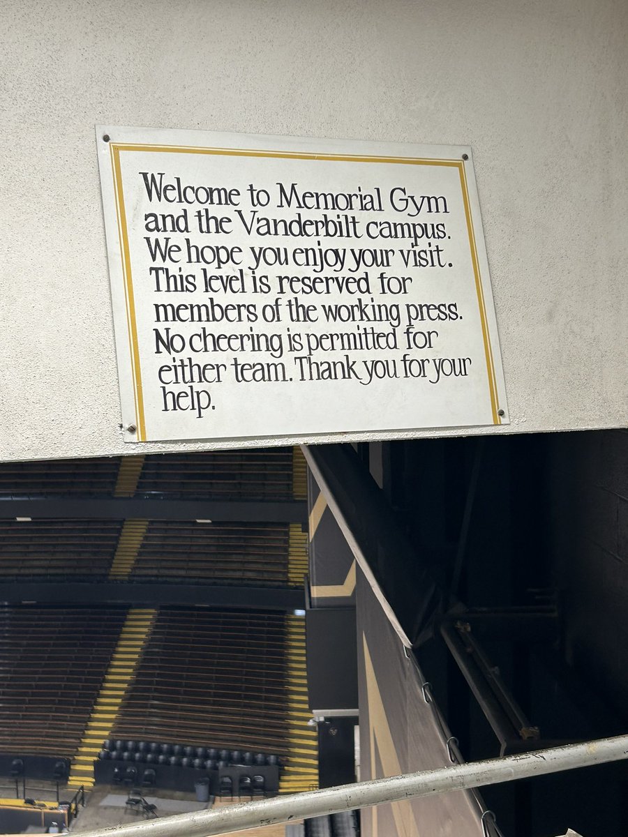 mayorofmilledge's tweet photo. Unique views in historic Memorial Gym #GoDawgs #MemorialMagic #MusicCity #StringMusic https://t.co/JLZOXWoNn0