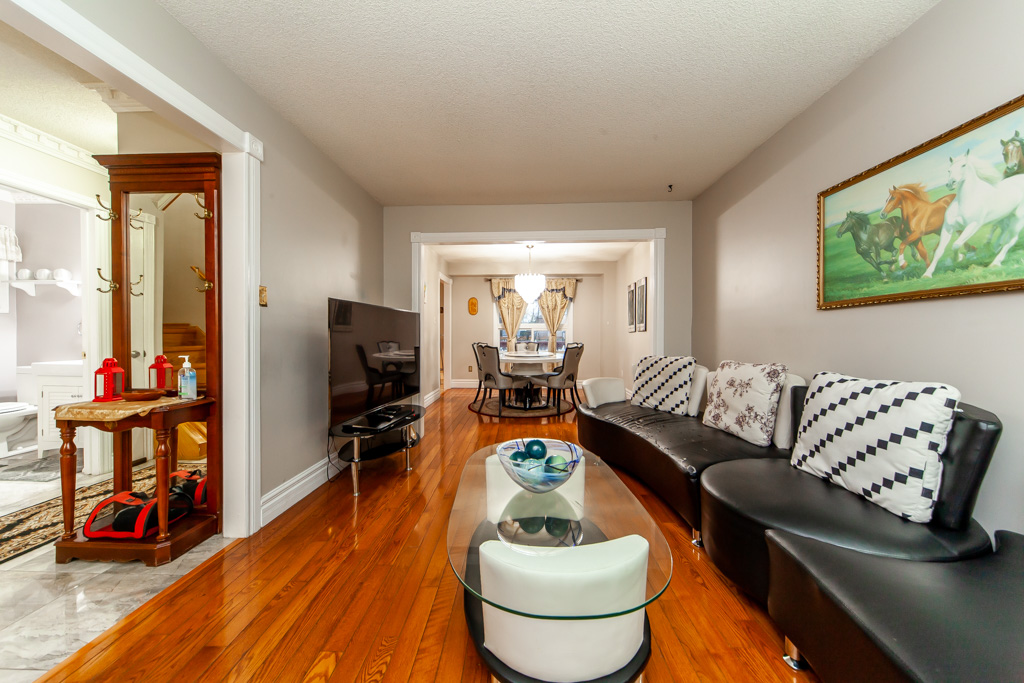 GtaVirtualTours's tweet photo. Featured Listing: 1894 Larksmere Ct, Pickering
View Tour: https://t.co/gAXGZbFmFn
Order a Tour: https://t.co/K9SNvIYS7F https://t.co/fpbzqXKbAW