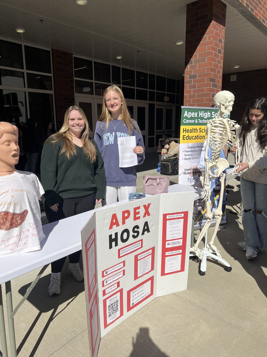ApexHigh_CTE's tweet photo. We had a great turn out for our CTE fair today in the Courtyard! Big shout out to all the CTE teachers and their students who put together displays and helped present! https://t.co/CoXe4vUNfN