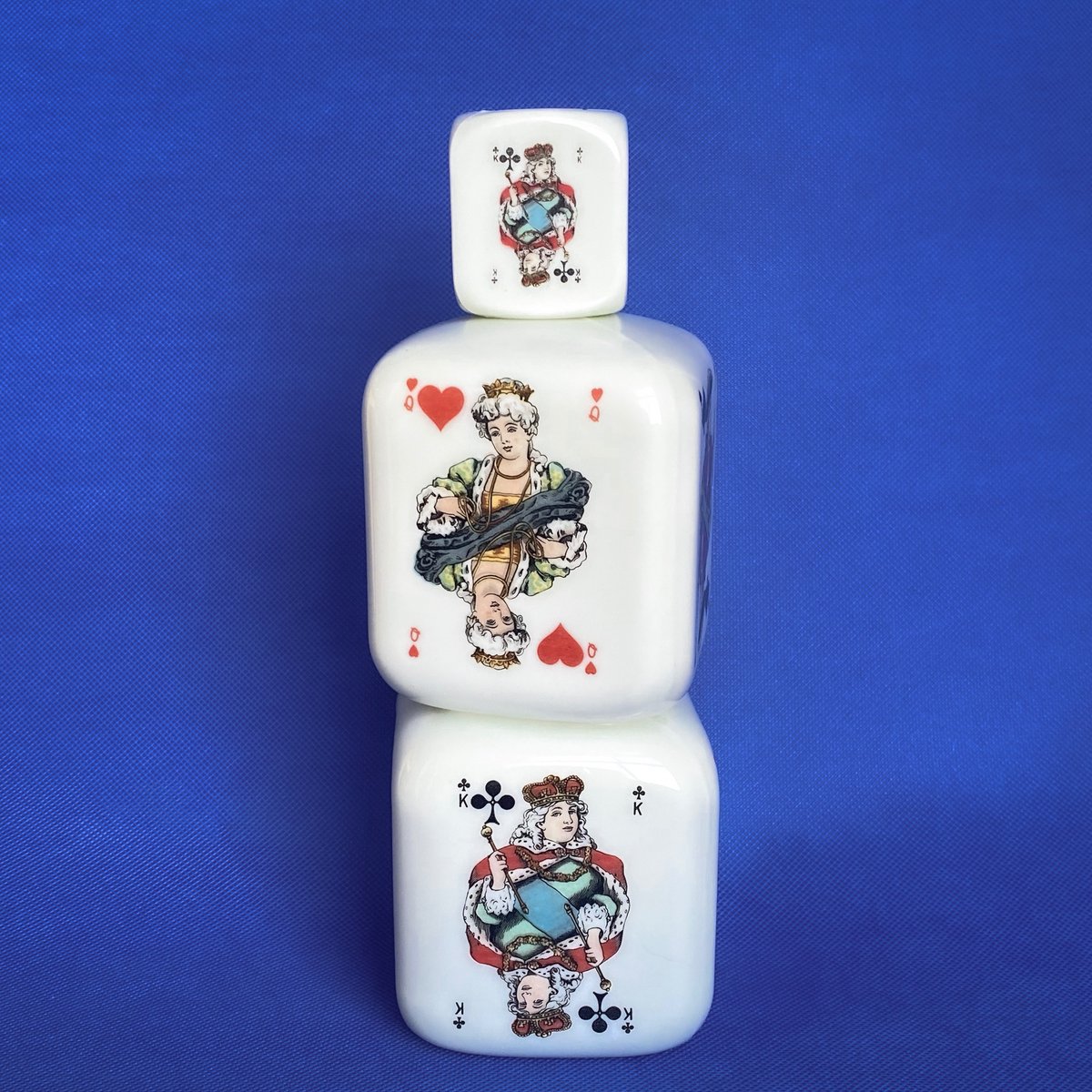PriddeyCat's tweet image. And now for a bit of kitsch - a vintage milk glass novelty decanter, in the shape of stacked dice with playing card images. It's funky and a bit bonkers... 
priddeythings.etsy.com/listing/168082… 
#vintageshowandsell #decanter #etsygifts