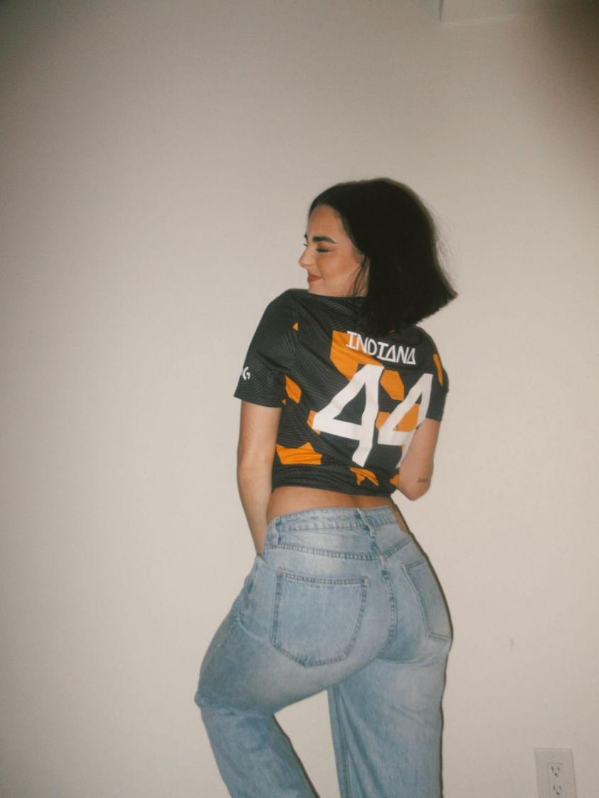 McLarenShadow's tweet image. On Wednesdays wear Papaya 🧡

The amazing @indiana styling our McLaren Shadow jersey 📸

Stay tuned for news on it soon...