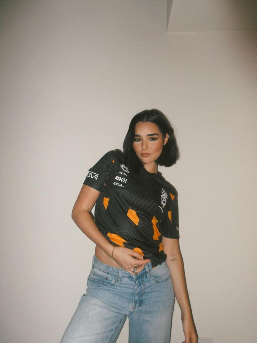 On Wednesdays wear Papaya 🧡

The amazing <a href="/indiana/">indiana</a> styling our McLaren Shadow jersey 📸

Stay tuned for news on it soon...