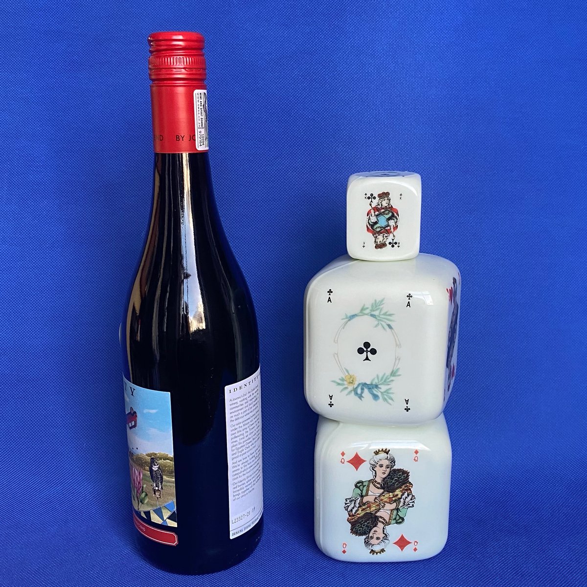 PriddeyCat's tweet image. And now for a bit of kitsch - a vintage milk glass novelty decanter, in the shape of stacked dice with playing card images. It's funky and a bit bonkers... 
priddeythings.etsy.com/listing/168082… 
#vintageshowandsell #decanter #etsygifts